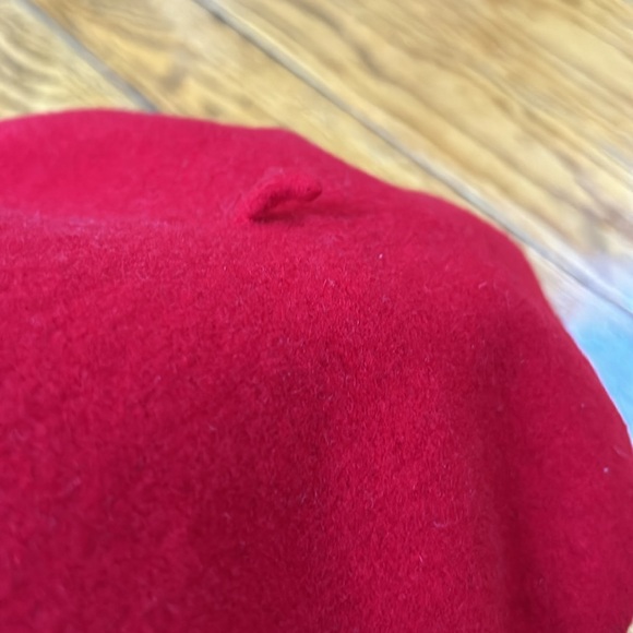 Betmar New York red beret.  Fabric is 100% wool. Great condition. - Picture 2 of 8